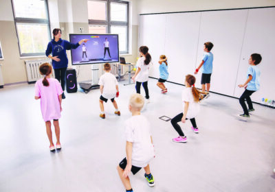 FitSchool, proiectul inovator care incurajeaza elevii sa faca mai multa miscare in scoli, s-a lansat in Romania