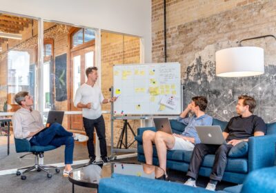 Idei smart pentru organizarea spațiului tău de lucru și creșterea productivității