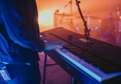 Ghid complet pentru a învăța să cânți la pian
