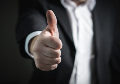Transformarea societății prin utilizarea AI în afaceri și educație