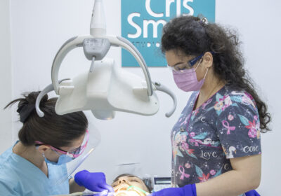 Tratamente dentare în România pentru diaspora: de ce aleg tot mai mulți români din străinătate